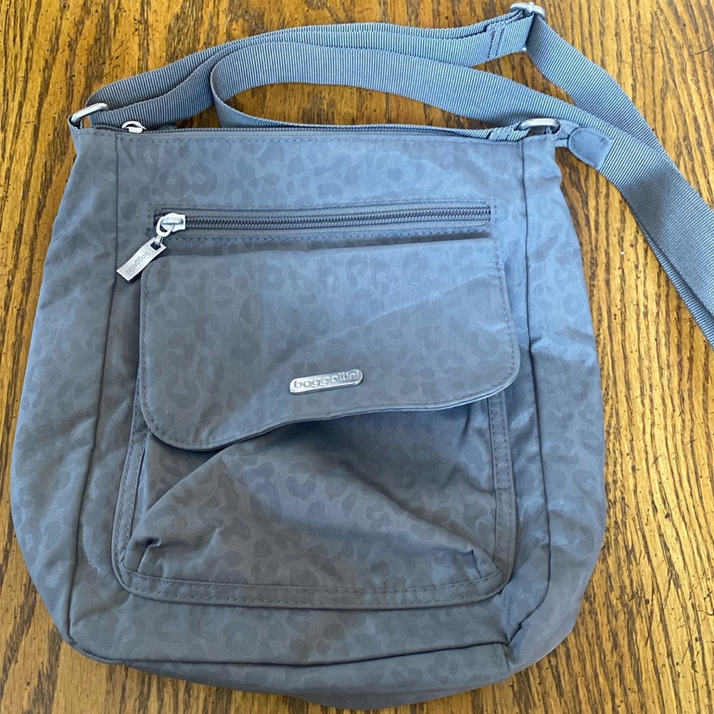 Baggillini  grey animal print crossbody, 10”x11”x4”multiple pockets/sections